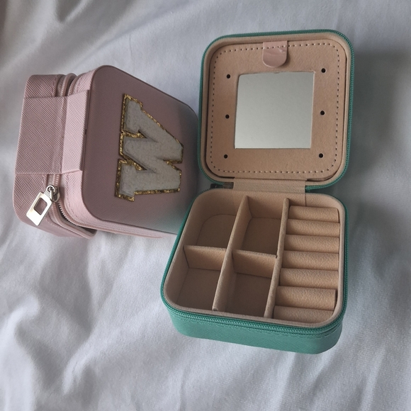 Green and Pink Initial W Travel Jewelry Cases W/ Zipper - Picture 4 of 5